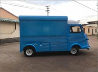 Furgoneta de catering vintage azul y blanca personalizada con estante para bandejas de croissants, máquina de café expreso para plataforma ferroviaria
