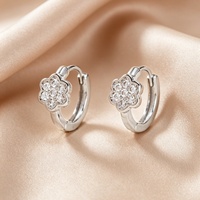 1 Paire de Boucles d'Oreilles Blanches en Zirconium Entièrement Serties, Motif Fleur, en Cuivre Classique, Bijoux Unisexe Tendance pour le Quotidien, les Vacances, les Fêtes et les Rendez-vous