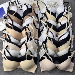 Liquidación de Sujetadores Deportivos Transpirables de Estilos Variados, Tono de Piel Blanco y Negro, Estilo Europeo Americano, Marca Love, Surtido Mixto - Product Image 1