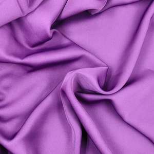 Tissu en maille tissée 100 % polyester respirant (Nida) le plus vendu pour robes Abaya pour femmes - Poids moyen 135 g/m² Teint en diverses couleurs - Product Image 5