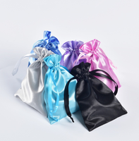 Sac à cordon en satin de soie recyclable avec pompon, logo personnalisé imprimé pour l'emballage de perruques de cheveux naturels et de mèches, idéal pour la vente au détail de marques.