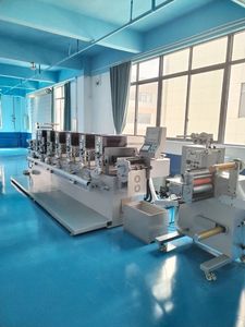 Máquina de Impresión de Etiquetas Autoadhesivas de 6 Colores, Impresión Offset, BOPP/PET, CMYK, Flexo, UV, Resistente al Agua, Troquelado - Product Image 2