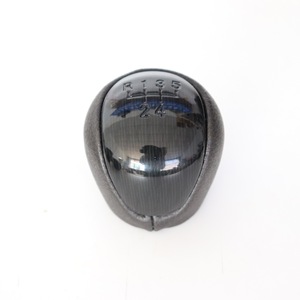 Pommeau de levier de vitesse ergonomique noir avec design en fibre de carbone pour Hyundai Elantra Soul I30 Accent Forte - Product Image 2