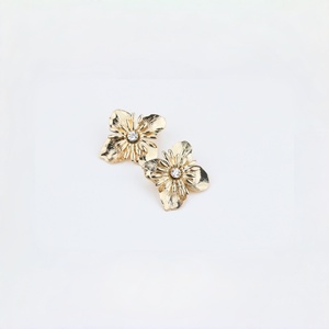 Boucles d'oreilles à fleurs pour femmes, boucles d'oreilles florales élégantes, bijoux raffinés - Product Image 2