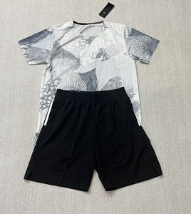 Set pakaian olahraga cepat kering, dua potong dengan kaus lengan pendek dan celana pendek olahraga untuk pakaian latihan Gym sepak bola musim panas - Product Image 4