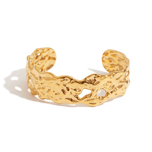 กำไลข้อมือสแตนเลสสีทอง18K แบบฉลุเครื่องประดับแฟชั่นใช้ได้ทั้งชายและหญิง - Product Image 1