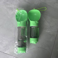 Distributeur d'eau et de nourriture portable multifonction en plastique recyclé pour chien, gamelle intelligente, abreuvoir et distributeur de friandises avec sac à déjections