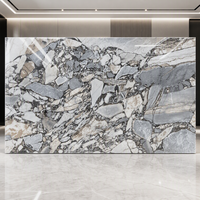 Prix d'une dalle de marbre gris invisible |   Pierre blanche naturelle polie de 18 mm avec des veines de breccia grises prononcées pour les sols et les murs d'hôtels de luxe