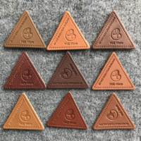 Meilleur prix personnalisé en relief nom de marque Logo Jeans dos patchs en cuir à coudre sur le dos pour les étiquettes en cuir