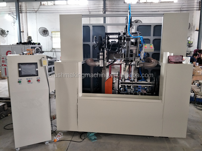 Машина для изготовления щетки от пыли