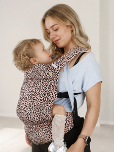 Porte-bébé Premium à motif léopard rose, porte-bébé souple et structuré pour nourrissons avec design personnalisé - Product Image 2