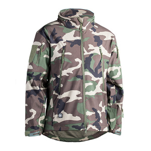 Woodland camuflaje <span class=keywords><strong>capucha</strong></span> oculta Piel de tiburón chaqueta de concha suave ropa táctica a prueba de viento chaqueta impermeable con <span class=keywords><strong>capucha</strong></span> - Product Image 1