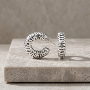 Pendientes de botón minimalistas de lujo en forma de C, de plata de ley 925, con diseño acanalado [6g Diámetro] 6.0 mm] - Product Image 2