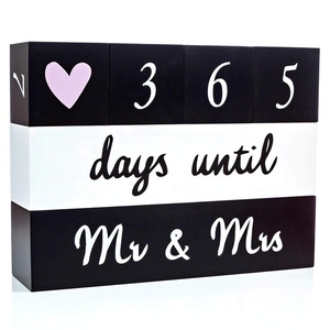 Calendario de escritorio de bloque de madera de Adviento de cuenta regresiva de boda personalizada - Product Image 1