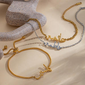 Collana con Ciondolo Personalizzato in Acciaio Inossidabile Placcato Oro 18k con Nome Arabo, Charm con Lettera Scritta a Mano - Product Image 3