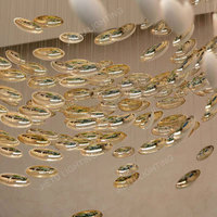 Lustre suspendu moderne personnalisé en verre en forme d'œuf pour plafond dans le hall d'un hôtel de luxe avec lumières décoratives de longue forme