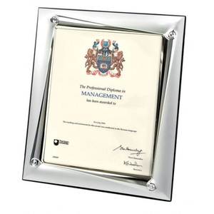 Cornice in Metallo per Diploma 100x150 mm con Effetto Pergamena - Product Image 1