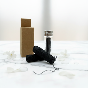 <span class=keywords><strong>Fil</strong></span> <span class=keywords><strong>dentaire</strong></span> ciré au charbon <span class=keywords><strong>de</strong></span> bambou naturel <span class=keywords><strong>de</strong></span> 30 m, soins bucco-dentaires écologiques, <span class=keywords><strong>fil</strong></span> <span class=keywords><strong>dentaire</strong></span> dans un pot en verre - Product Image 1