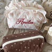 Tas Makeup Katun Berlapis dengan Ritsleting Berumbai dan Nama Bordir, Kantong Kosmetik Motif Bunga yang Lucu untuk Wanita, Remaja, dan Perjalanan