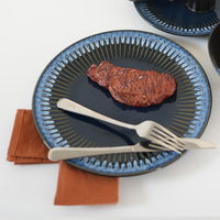 Ensembles de bols à assiettes en céramique bleue et noire Ensemble de vaisselle en relief Ensemble de table en grès 16 pièces