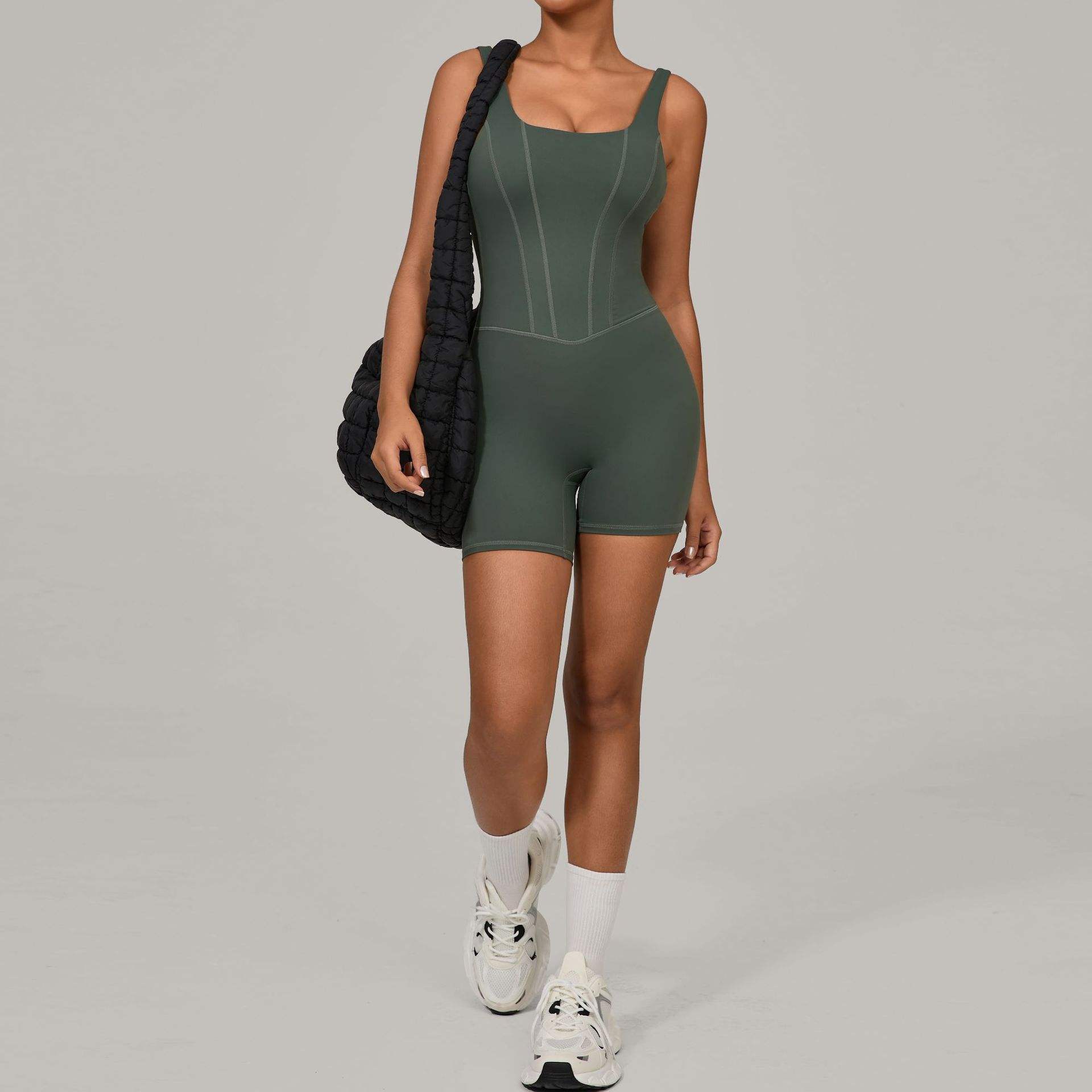 สีเขียวใบโหระพา