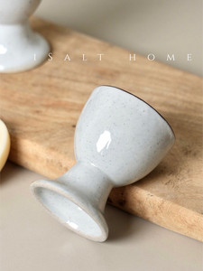 Porte-œufs et coupelles à œufs allemandes Loberon avec couleur sous-glaçure pour le saké, le thé, le spiritueux blanc et les petites liqueurs - Product Image 4