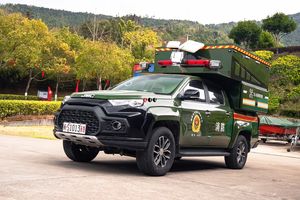 <span class=keywords><strong>Camion</strong></span> de <span class=keywords><strong>pompier</strong></span> diesel 4X2 avec réservoir d'eau 10T et pompe haute pression pour la lutte contre les incendies de forêt - Product Image 2