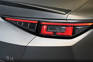 Vendita all'Ingrosso di Fabbrica 2023 Changan <span class=keywords><strong>Lamore</strong></span> Blue Whale Ne 1.5t Gdi DCT Edizione Flagship Auto a Benzina 1.5t 170CV L4 Gdi DCT Berlina - Product Image 4