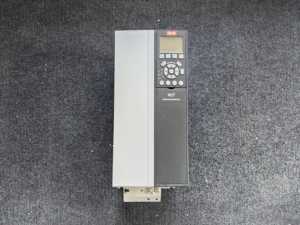 Variador de Frecuencia Danfoss VLT FC-102 3kW 131B4214 FC-102P3K0T4E20H2X para Bomba, Ventilador y Banda Transportadora - Product Image 3