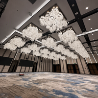 Lustre carré personnalisé à pampilles en verre pour hall d'hôtel, salle de banquet, salle de bal, club, projet de décoration intérieure