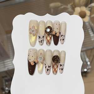 Unghie Finte di Lusso Grigio Champagne Scintillante con Effetto Occhio di Gatto e Diamanti K9 - Product Image 4