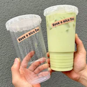 Vaso de Plástico PET Transparente Desechable de Pared Simple de 107 mm y 32 oz con Tapa para Bebidas Frías, Vodka, Agua Mineral, Té con Leche - Product Image 4