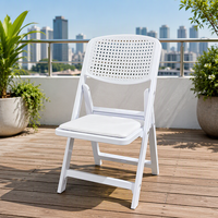 Chaise pliante moderne en résine blanche avec dossier confortable et assise rembourrée, empilable, légère, portable, écologique, pour le jardin