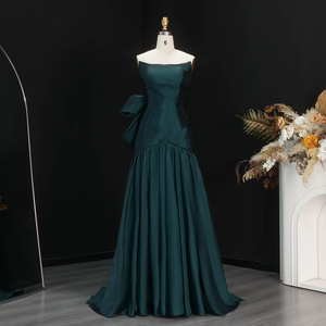 Abito da Sera Sirena <span class=keywords><strong>Verde</strong></span> <span class=keywords><strong>Smeraldo</strong></span> Sharon Said SF475 con Fiocco Rosso Rosa per Donna, Abito Formale da Cerimonia Nuziale (Non Disponibile) - Product Image 4