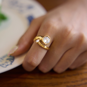 Anello Geometrico Classico J&D con Zirconi, Placcato <span class=keywords><strong>Oro</strong></span> 18K in Acciaio Inossidabile, Design Lineare a Serpente Asimmetrico, Misura 7 - Product Image 3