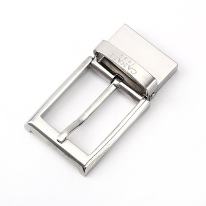 Ceinture en métal pour femme, fabriquée par le fabricant, avec boucle à design ajouré, lettres, sangles rondes et logo personnalisé. - Product Image 4