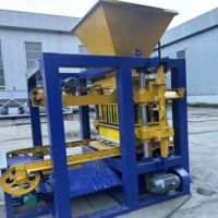Machine à briques hydraulique QT4-24 pour la fabrication de blocs de ciment