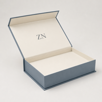 Boîte rigide magnétique à couvercle articulé bleu ardoise mat, doublure crème, toucher doux, logo personnalisé, emballage de luxe pour bijoux