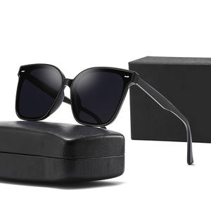 Gafas de Sol Gm Unisex Polarizadas con Protección UV400, Montura de Plástico y Metal Tipo 3, con Caja - Product Image 1