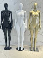 Mannequin de vitrine XXL femme, corps entier, blanc brillant, en mousse, pour modèles courbes, avec support doré, vente en gros