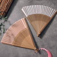 Nouvel éventail pliant de style chinois, couleur unie, portable, en soie ajourée et bambou, polyvalent, pour Cheongsam, Hanfu, décoration intérieure, motif floral