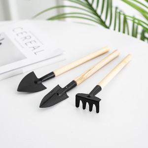 Ensemble de jardinage en trois pièces avec manche en bois, pelle, bêche et râteau pour plantes en pot, fleurs et légumes - Product Image 4