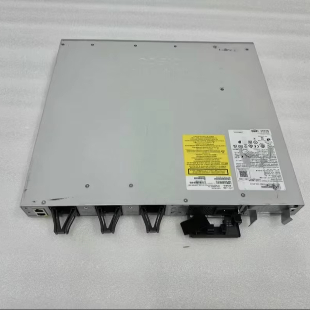 Pre-owned  Catalyst C9300-24P-E, 24x PoE+ Gigabit RJ45 Ports, Enterprise Layer 3 Network Switch