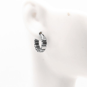 Pendientes Huggie de yunnique, diseño geométrico de acero de titanio para hombres y mujeres, joyería de acero inoxidable 316, estilo sencillo y moderno - Product Image 4
