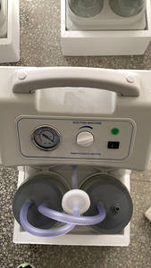 Prix de la <span class=keywords><strong>machine</strong></span> d'aspiration sous vide bout à bout portable dentaire médicale bon marché avec deux bouteilles - Product Image 4