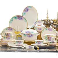 Luxuriöses Lila Blumenmuster Goldrand Bone China Geschirrset Mikrowellengeeignetes Keramik-Tafelservice für Zuhause, Partys & Hotels