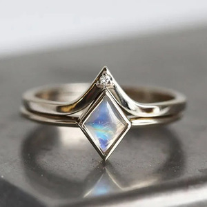 Set di anelli geometrici minimalisti con pietra lunare a forma di diamante, gioiello vintage di tendenza. - Product Image 1