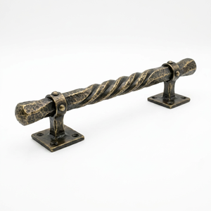 Poignée de portail en fer forgé de style traditionnel Iron Nature avec motif floral et surface peinte – Quincaillerie élégante pour clôture - Product Image 1
