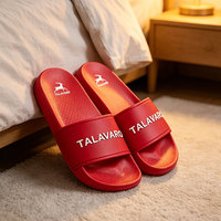 Claquettes personnalisées avec monogramme, faible MOQ, surface douce, chaussures de vacances et de resort pour les merchandises de supermarché, OEM ODM