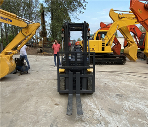 รถยกดีเซลโคมัตสึ FD30 มือสอง 3 ตัน พร้อมเครื่องยนต์ มอเตอร์ และปั๊ม รถยกแบบสันดาปภายใน - Product Image 5